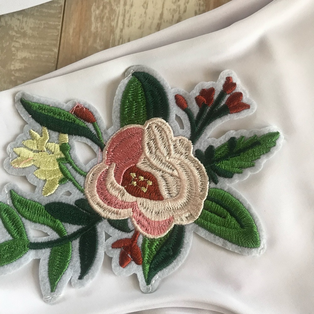 NWT Floral Embroidered white bikini 🌹 - Picture 6 of 6